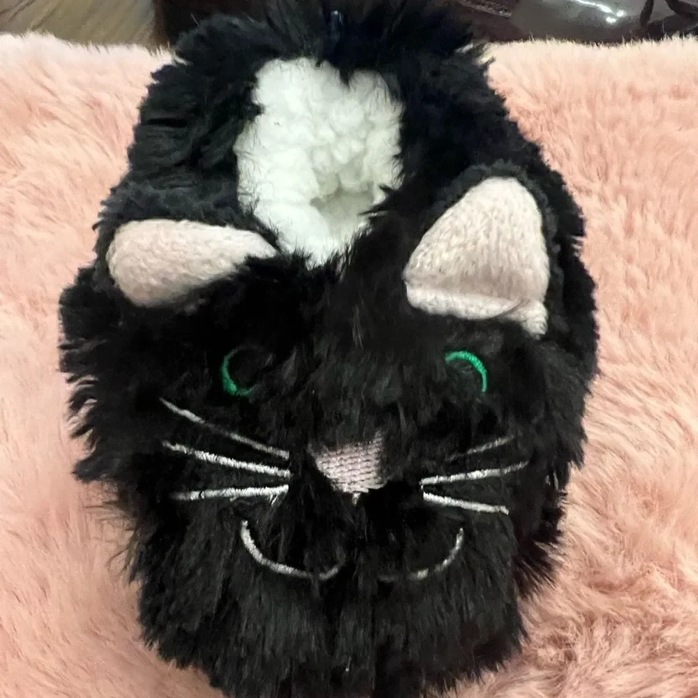 NWT  Cute Baby Snoozies Kitten slippers. Size 0-3mos